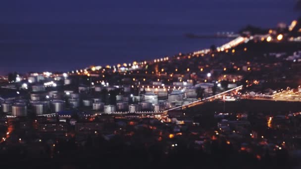 エスタブリッシング ・ ショット。日没の産業都市の景観、傾斜効果 — ストック動画