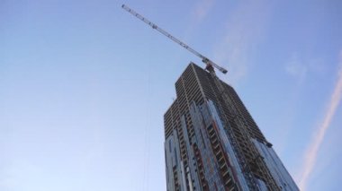 Atış kurulması. Gün batımında Scyscrape İnşaat