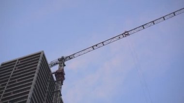 Atış kurulması. Gün batımında Scyscrape İnşaat