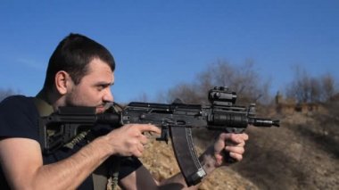 adam ateş özel Rus makineli tüfek, orta