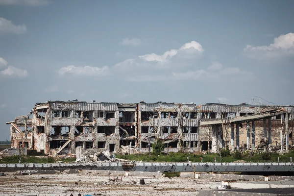 Pohled na zříceniny letiště donetsk — Stock fotografie