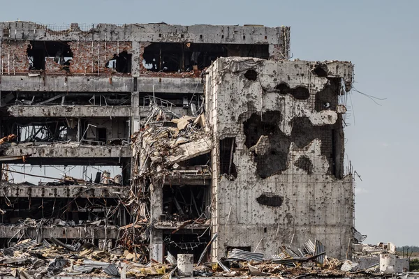 Detailní pohled na letiště donetsk zříceniny — Stock fotografie