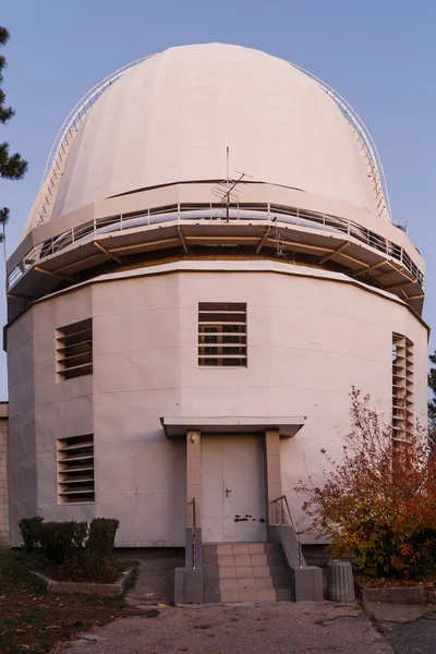 Título: Gran telescopio óptico, exterior — Foto de Stock