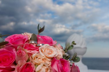 Çiçekli güzel düğün buketi