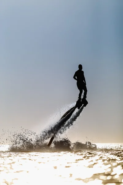 Silhouette di un pilota di fly board — Foto Stock