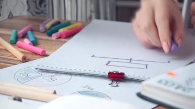 Farklı iş matematik grafikleri çizim kadın