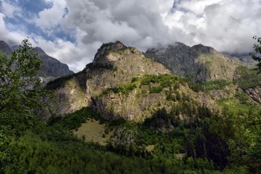 Gürcistan, bulutlar dağ manzarası