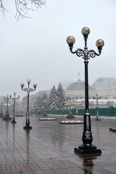 Сніг Місто Світло Дерева Міському Парку Біля Верховної Ради України — стокове фото