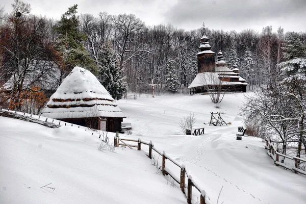 Auténtico Pueblo Ucraniano Con Cabañas Vallas Madera Invierno — Foto de Stock