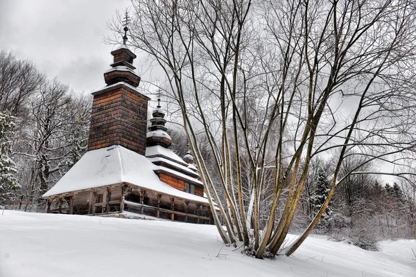 Geleneksel Ukrayna Mimarisi Sazdan Çatısı Ahşap Kilisesi Olan Eski Bir — Stok fotoğraf