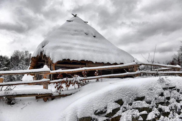 Auténtico Pueblo Ucraniano Con Cabañas Vallas Madera Invierno — Foto de Stock