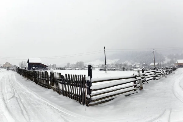 Paesaggio Tipico Dei Carpazi Ucraini Con Proprietà Private Inverno — Foto Stock