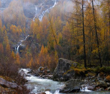 Alplerde sonbahar manzara