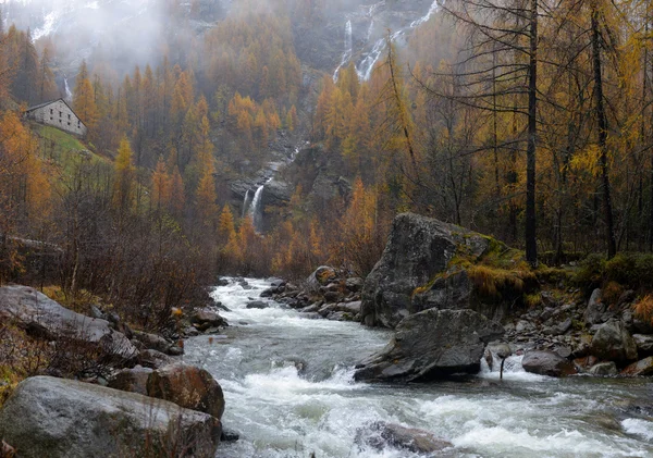 Paysage d'automne dans les Alpes — Photo