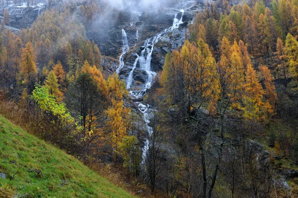 在阿尔卑斯山的秋景 — 图库照片