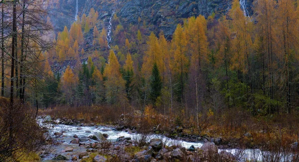 Осенний пейзаж в Альпах — стоковое фото