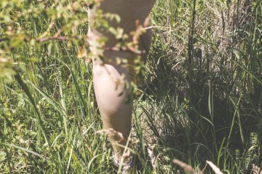 Sahadaki genç adam.