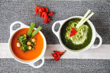 Sebze ve sebzeli domates çorbası.