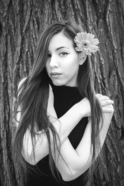 Beautiful Young Woman Posing Outdoors — Stock Photo, Image