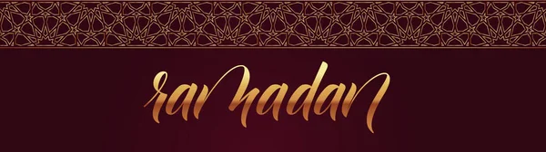 Tarjeta de felicitación Ramadán con caligrafía de pincel de oro — Vector de stock