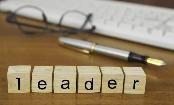 The word leader on wood stamp — Stock Photo, Image