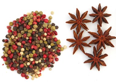 Ürün yelpazesine baharat beyaz arka plan üzerinde