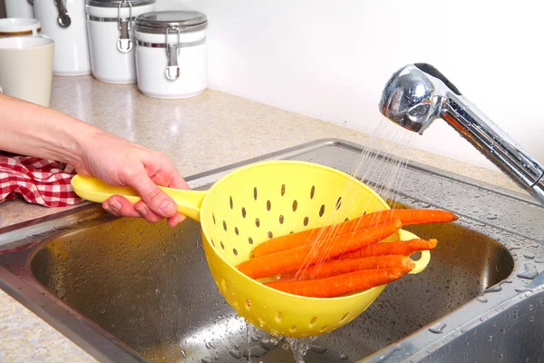 Carrot in the sink — Stock Photo, Image