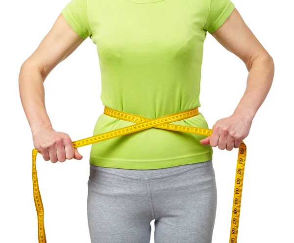 Mulher magra medindo sua cintura — Fotografia de Stock