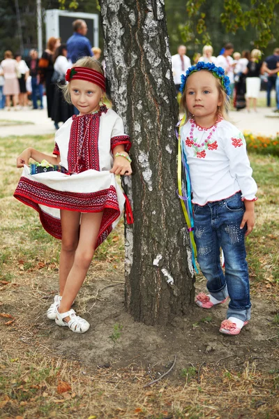 Dwie młode dziewczyny — Zdjęcie stockowe