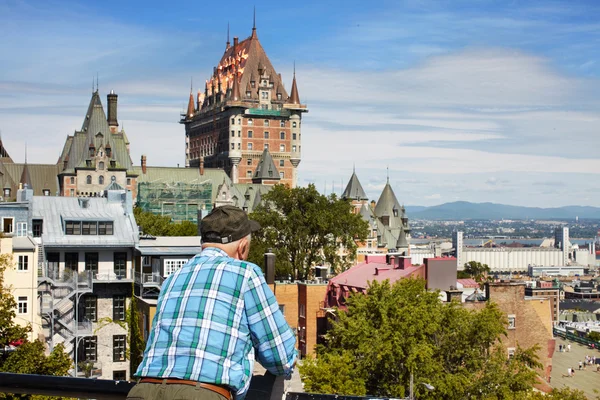 Old man and town — Stock Photo, Image