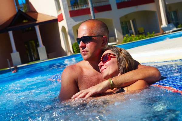 Loving couple in jacuzzi. — Stock Photo, Image