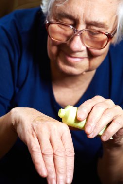 Anti-Aging eller için krem