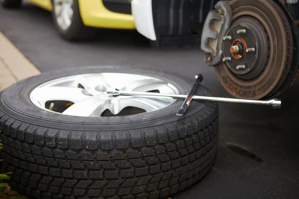 Tire changing. — Stock Photo, Image