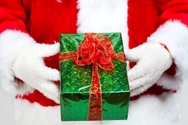 Noel Baba'nın elleriyle hediye