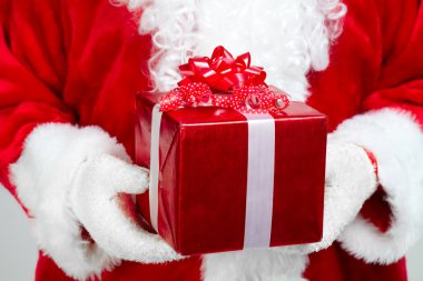 Noel Baba'nın elleriyle hediye