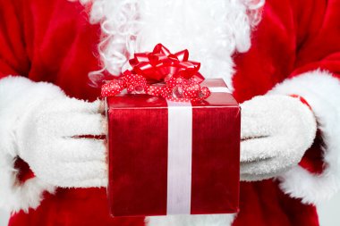 Noel Baba'nın elleriyle hediye