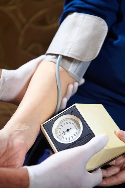 Blood pressure measuring. — Stock Photo, Image