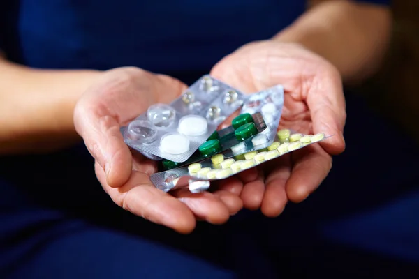 Hands with pills — Stock Photo, Image