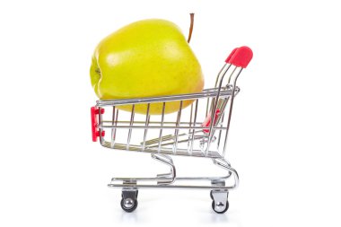 alışveriş sepeti içinde yeşil elma 