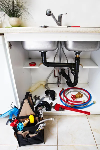 Sanitair tools op de keuken. — Stockfoto