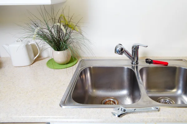 змішувач, кран у кухні