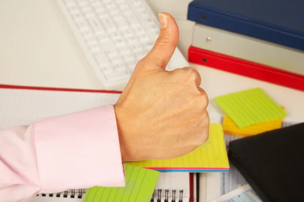 Femme d'affaires au bureau. — Photo