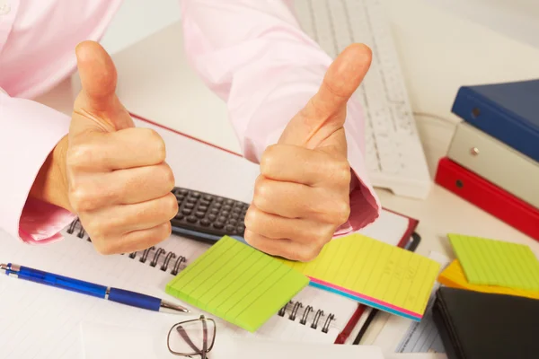 Ok. Businesswoman in the office — Stock Photo, Image