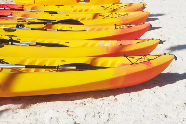 Canoe on sand — Stock Photo, Image
