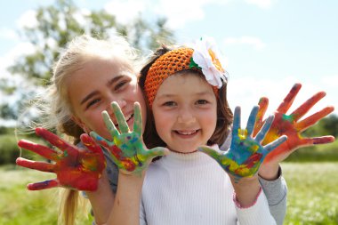 Çocuk berabere boyalar
