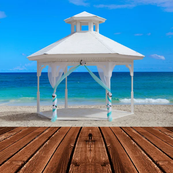 Gazebo en la playa . — Foto de Stock