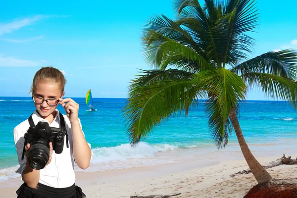 Young photographer and tropical palm — Stock Photo, Image