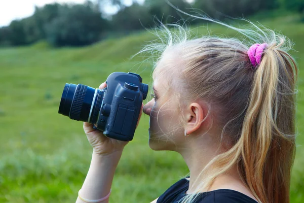 若い写真家や一眼レフ カメラ — ストック写真