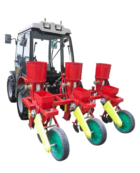 Máquina de siembra agrícola roja en tractor aislado sobre blanco — Foto de Stock