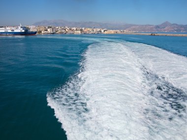 18.06.2015; Heraklion, Yunanistan - liman ve su izleme görünümüne 